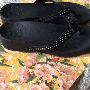 Vionic Black Platform Sandals Size 9